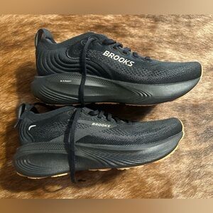 NEW Brooks Adrenaline GTS 25 women’s running shoes Size 8.5